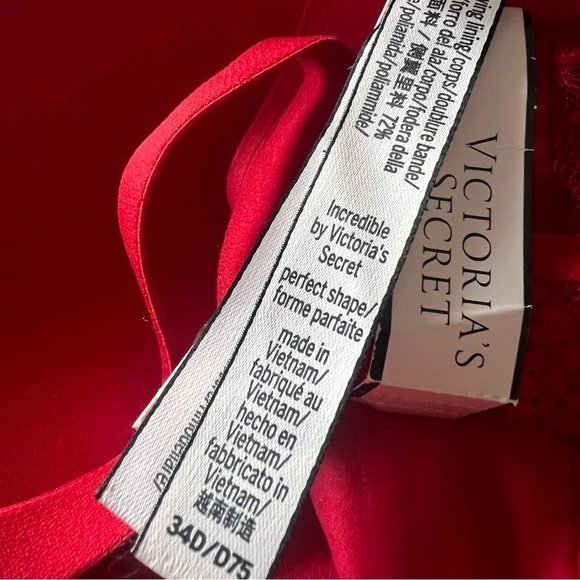 Victoria Secret Push-up Bra - Picture 11 of 12